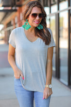 Load image into Gallery viewer, JL Basic Vneck Pocket tee