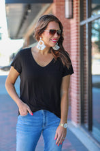 Load image into Gallery viewer, JL Basic Vneck Pocket tee