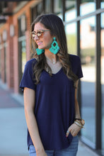 Load image into Gallery viewer, JL Basic Vneck Pocket tee