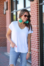 Load image into Gallery viewer, JL Basic Vneck Pocket tee