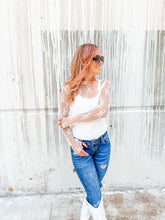 Load image into Gallery viewer, Roxy Lace top ~ Black & White