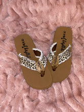 Load image into Gallery viewer, GJAZZ Flip Flops ~ Tan Leopard
