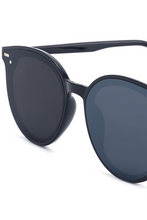 Load image into Gallery viewer, Serena Sunglasses in Black
