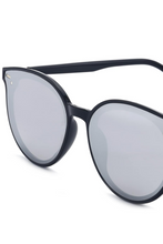 Load image into Gallery viewer, Serena Sunglasses in Silver
